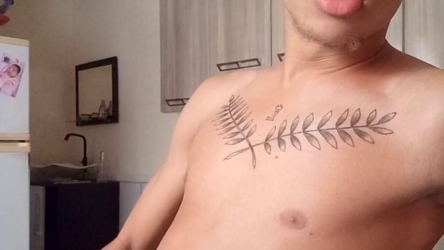 Gozando de tatuagem