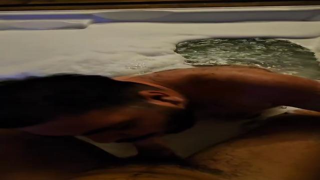 Botei o @DomJheff pra mamar na Jacuzzi 