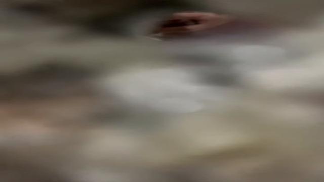 Limpando o pau depois da gozada rs
