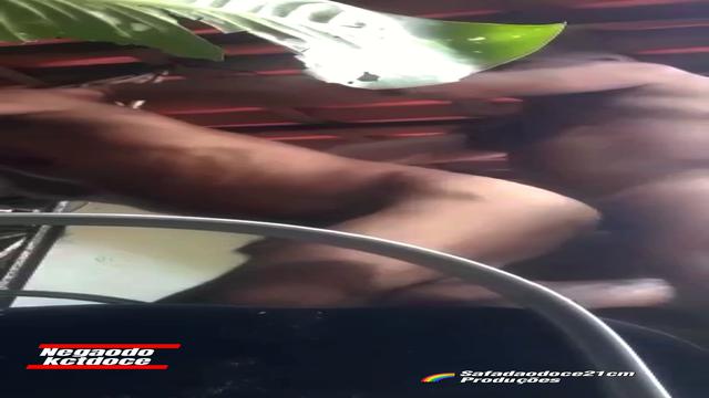 Vizinho safado pulou o muro e veio me dar ?