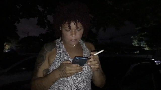 	 Dogging - esposa transa com estranhos em público e...