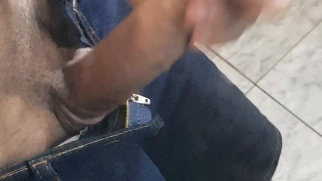 Seu macho gozando