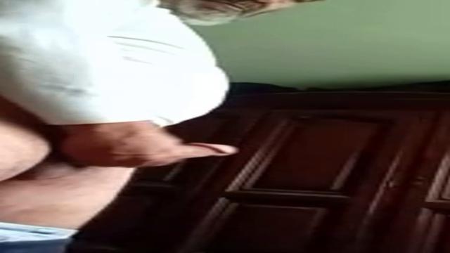 Paizão inédito dono de açougue que Madri é esse gozador pau grande cabeçudo perfeito INÉDITO 
