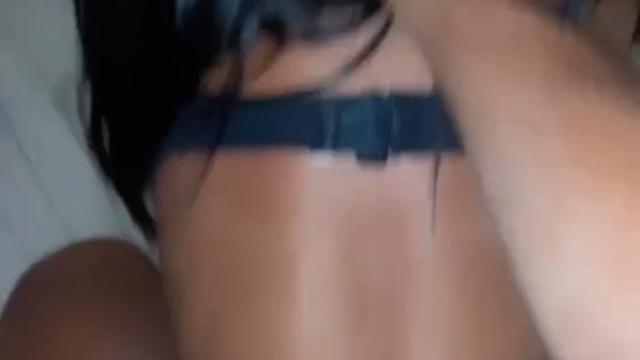 Novinho me comendo no pelo