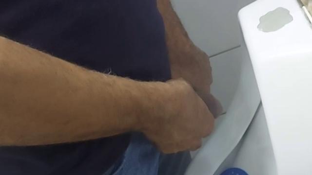 AVENTURA COM COROA NO BANHEIRO 