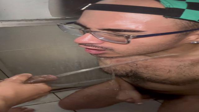 Uma foda bem louca (parte 2: levei mijada e uma gozada na boca)