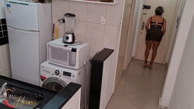 arrombando o cuzinho do marido de aluguel dotado (as...