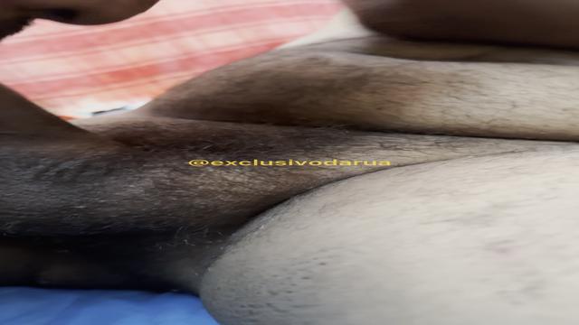 FUI CAÇAR FINAL DE TARDE E DEI O CU PARA O MORADOR D...