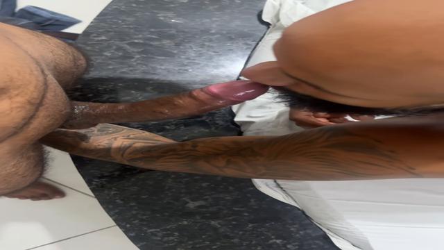 mamando o roludo depois do trampo