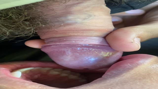 novinho bebendo mijo pela primeira vez