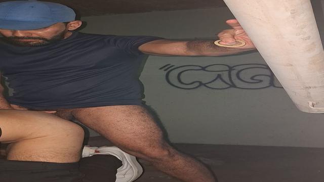 Torando viado nas escadas 