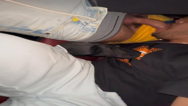 Mamando gostoso na balada 