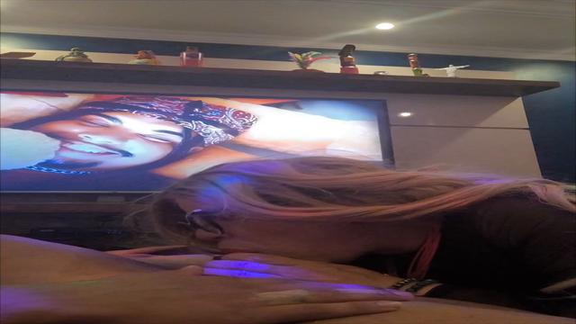 Vídeo 0214- Mamando o macho da saidinha no cavalinho 