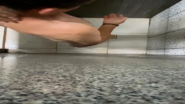 Caminhoneiro no banho