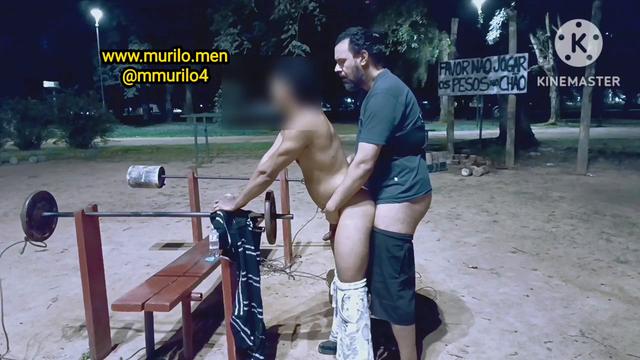 COMPLETO ... Peguei o novinho de 18 anos na academia do parque 