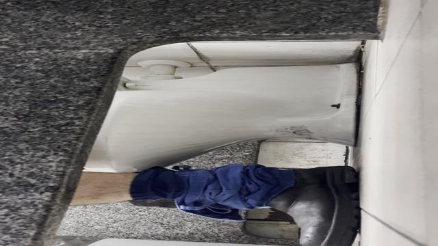 Observando os boys se tocarem no reservado que delicia 