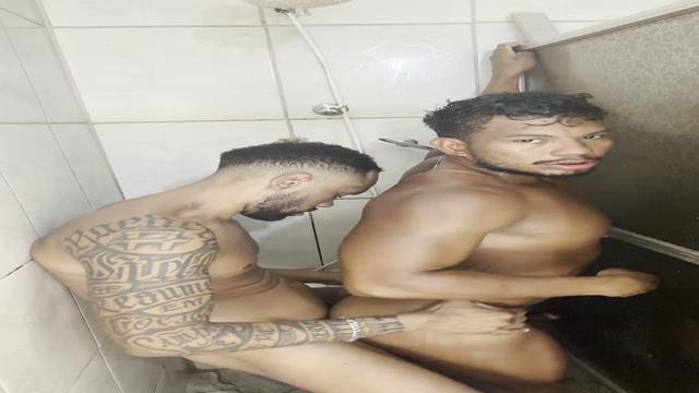 Vizinho da laje me chamou pra tomar banho… Acabei le...