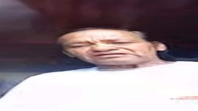 Coroa magrinho 59 anos gari batendo aquela gostosa s...