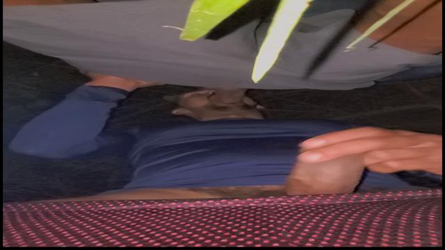 Chupando novinho no cruising noturno 