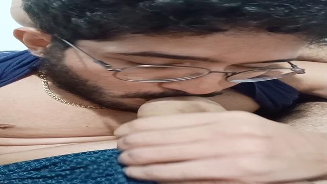 Sabor de sentir essa pica e minha própria porra escorrendo pelo meus lábios 