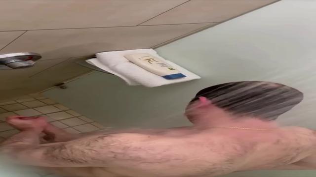 Dotado batendo uma no banheiro 