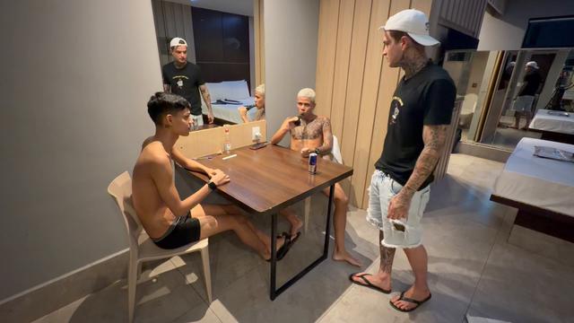 Peguei meus sobrinhos no flagra bebendo 