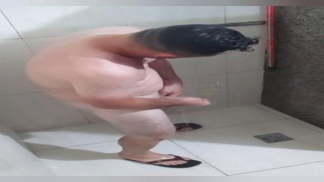 Caminhoneiro branquinho tesudo no banho 