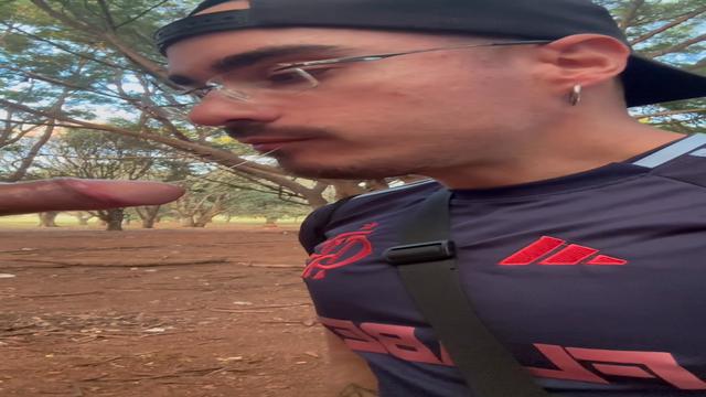 MAIS UMA TARDE NO PARQUE: Cheirando rola suada, enga...