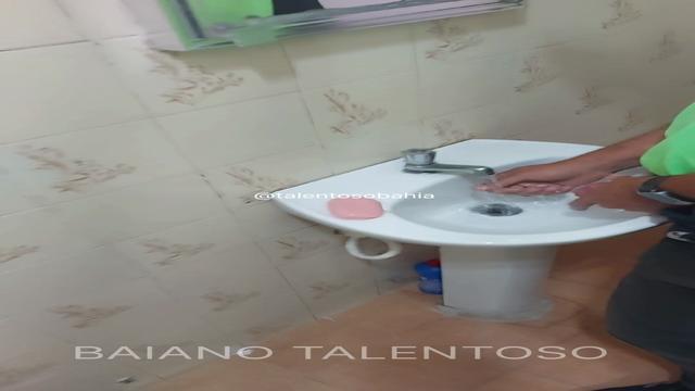 HOJE VINDO DA ACADEMIA ENCONTREI ESSE PANFLETEIRO DE...