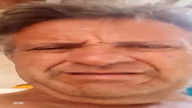 Maduro dono de sítio mostrando rapidinho em breve le...