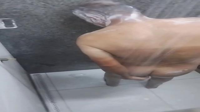 Caminhoneiro no banho