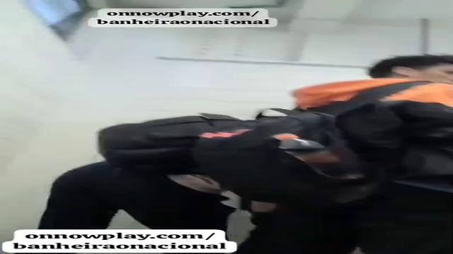 Putaria digna de banheirão 