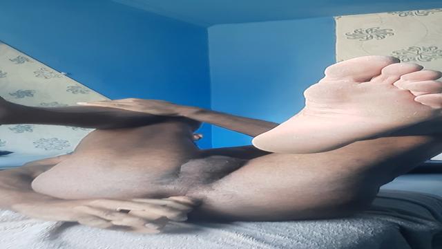 Perdendo a virgindade com vibrador 