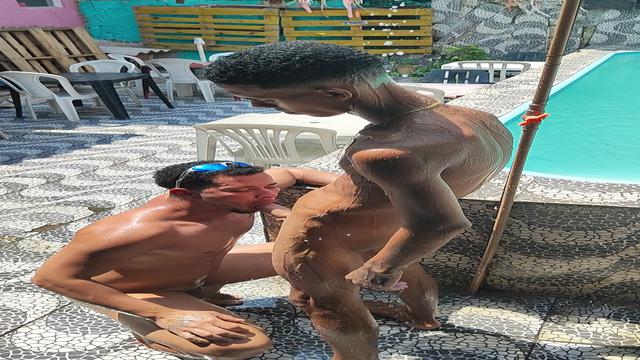vem muita coisa boa pra vcs aguardem,hj rolou uma putaria gostosa na piscinas bar ..