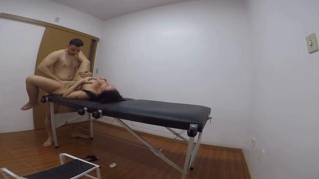 Sexo na maca com jovem pauzudo