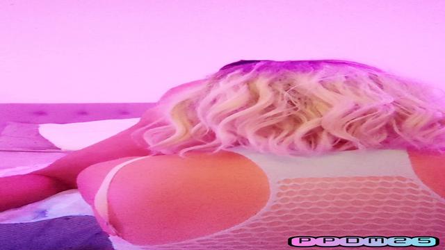 Gostosão me abusou de todas formas e ainda me fez de...