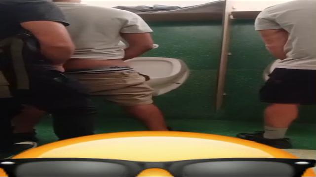 No banheirao com desconhecidos 