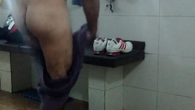 Maduro se trocando no vestiário
