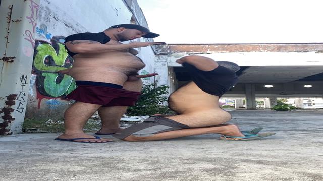 Comendo safado na casa abandonada 