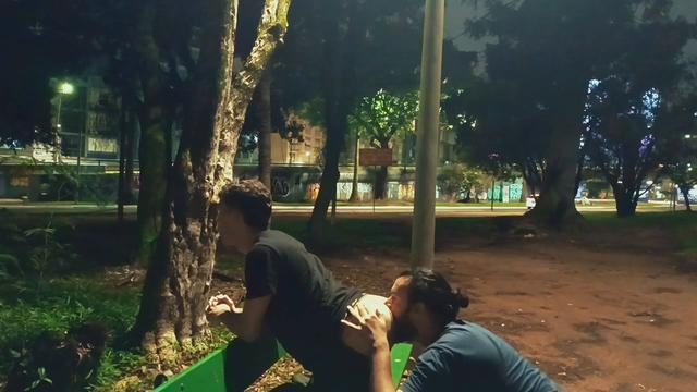 COMPLETO ... Levei o @lucasdlucca_boy  pro parque pra servir de depósito de macho!  murilo.men 