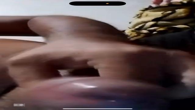 Conheci esse coroa na academia trocamos zap e ele mandou vídeos gozando delícia tudo inédito 50 anos 