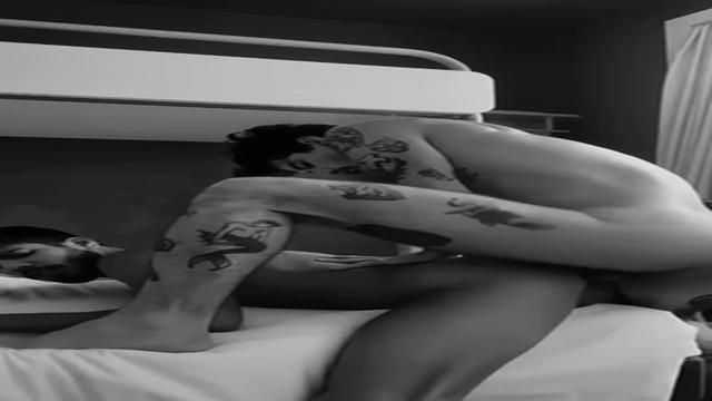 O tatuado me fodeu gostoso