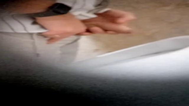 Casado pauzudo mijando