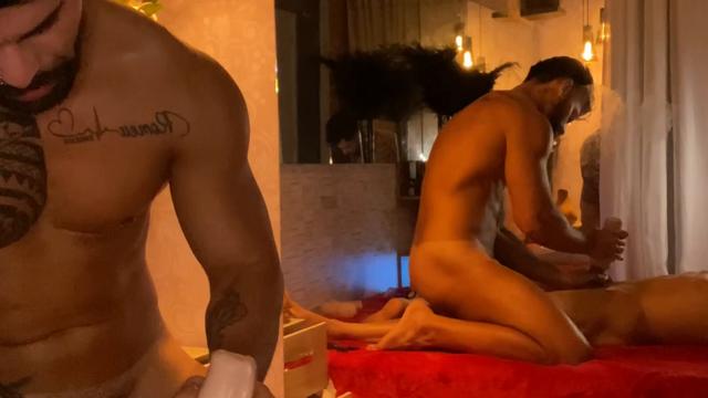 ainda sobre a massagem, dessa vez com Thompson.