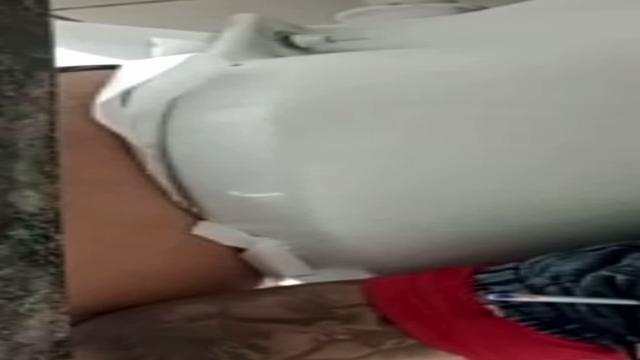 Negão batendo uma na empresa 