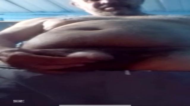 Padeiro batendo aquela .. peludinho barba branca gor...