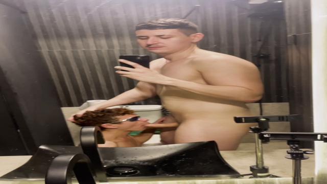 Nada como um sexo no chuveiro pra dar uma 