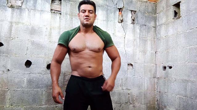 Dotadão gozando na fazenda