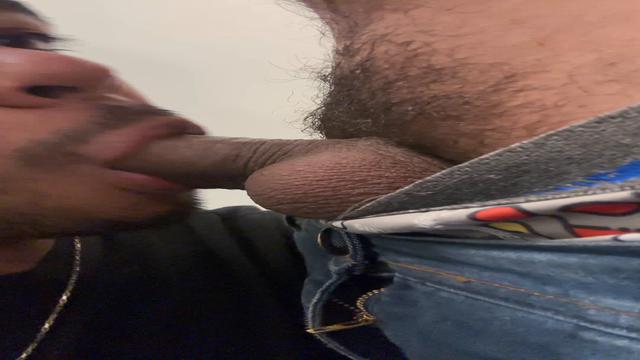 Mamando no provador de roupa 