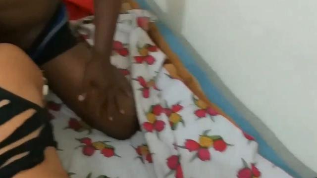 enquanto os cornos estao no protestando a favor do bolsonaro as putas estão dando para os esquerdistas por estarem com tesao e os maridos na rua